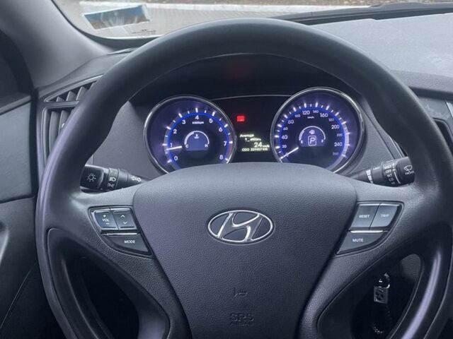 Серый Хендай Соната, объемом двигателя 2 л и пробегом 3 тыс. км за 7500 $, фото 6 на Automoto.ua