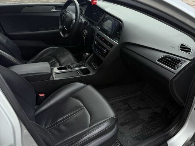 Серый Хендай Соната, объемом двигателя 2 л и пробегом 220 тыс. км за 6700 $, фото 14 на Automoto.ua