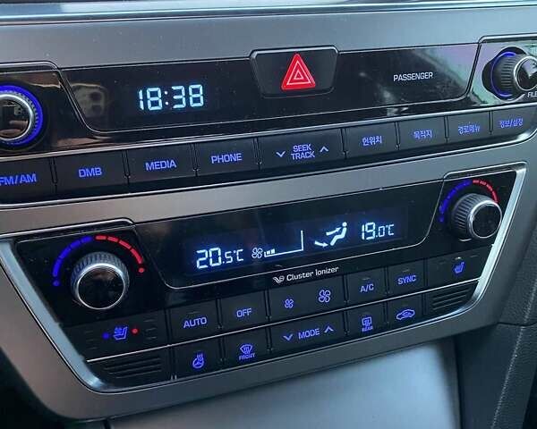 Серый Хендай Соната, объемом двигателя 2 л и пробегом 359 тыс. км за 9500 $, фото 36 на Automoto.ua