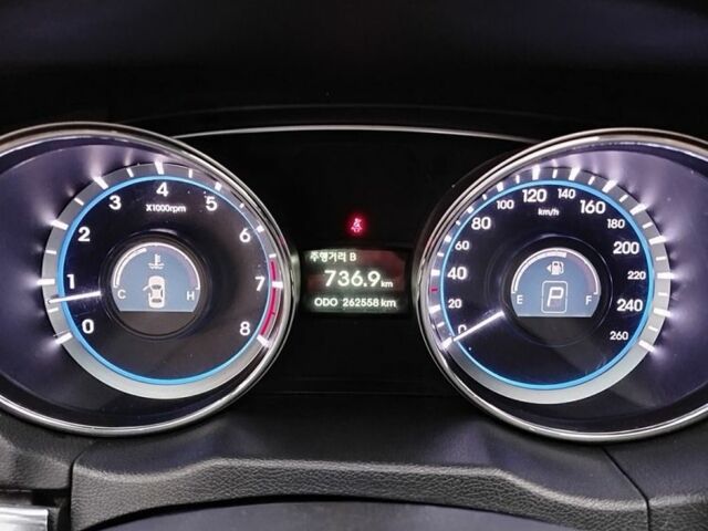 Серый Хендай Соната, объемом двигателя 2 л и пробегом 270 тыс. км за 8800 $, фото 6 на Automoto.ua