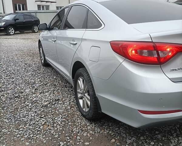 Сірий Хендай Соната, об'ємом двигуна 2 л та пробігом 360 тис. км за 8300 $, фото 3 на Automoto.ua