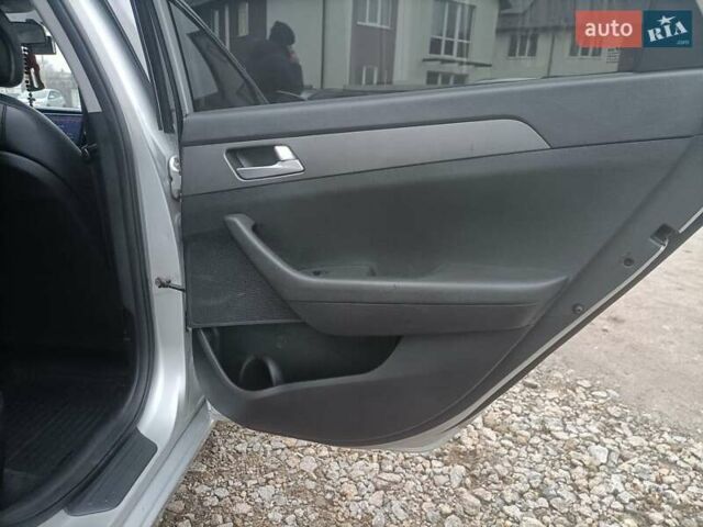 Сірий Хендай Соната, об'ємом двигуна 2 л та пробігом 360 тис. км за 8300 $, фото 11 на Automoto.ua
