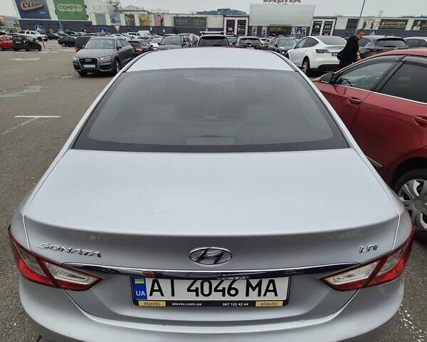 Серый Хендай Соната, объемом двигателя 2 л и пробегом 246 тыс. км за 6800 $, фото 3 на Automoto.ua