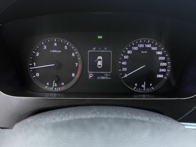 Серый Хендай Соната, объемом двигателя 2 л и пробегом 220 тыс. км за 6700 $, фото 10 на Automoto.ua