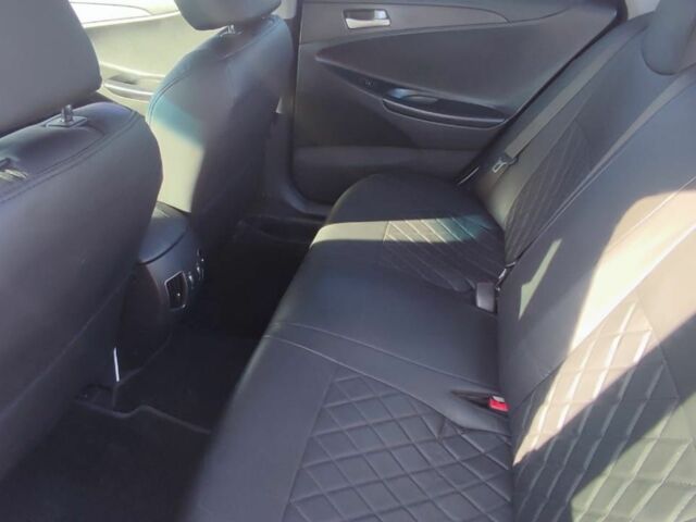 Сірий Хендай Соната, об'ємом двигуна 2 л та пробігом 200 тис. км за 7100 $, фото 6 на Automoto.ua