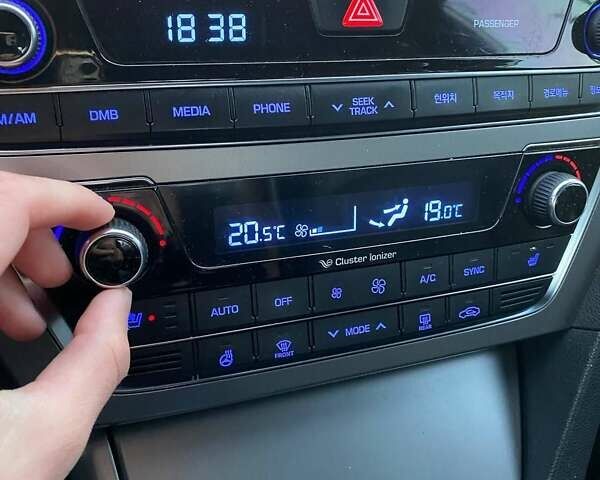 Серый Хендай Соната, объемом двигателя 2 л и пробегом 359 тыс. км за 9500 $, фото 27 на Automoto.ua