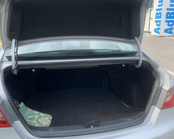 Сірий Хендай Соната, об'ємом двигуна 2 л та пробігом 120 тис. км за 9000 $, фото 5 на Automoto.ua