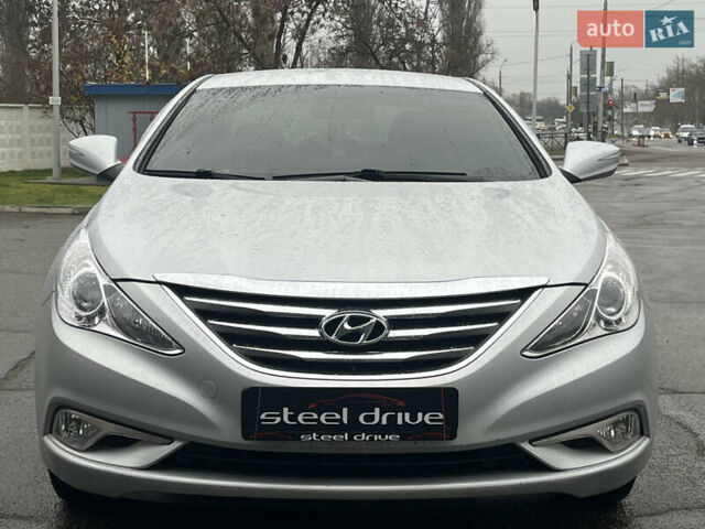 Серый Хендай Соната, объемом двигателя 2 л и пробегом 299 тыс. км за 8299 $, фото 1 на Automoto.ua