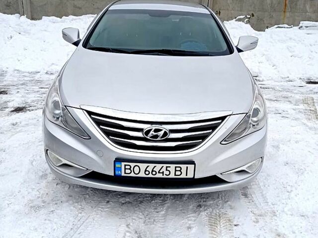 Серый Хендай Соната, объемом двигателя 2 л и пробегом 590 тыс. км за 8200 $, фото 1 на Automoto.ua