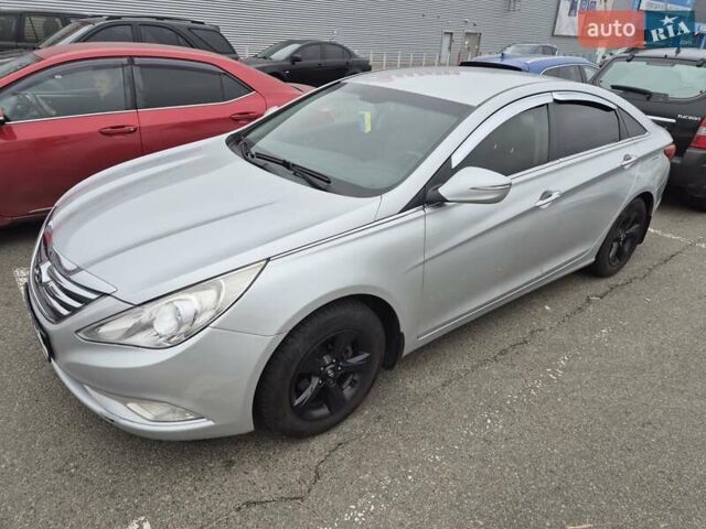 Серый Хендай Соната, объемом двигателя 2 л и пробегом 246 тыс. км за 6800 $, фото 10 на Automoto.ua