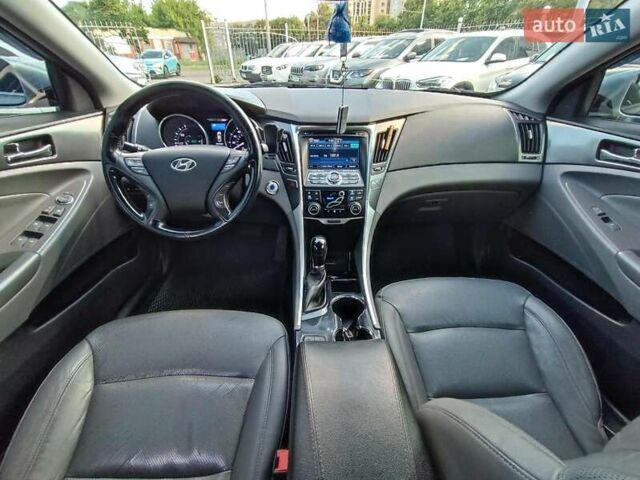 Сірий Хендай Соната, об'ємом двигуна 2.4 л та пробігом 207 тис. км за 11290 $, фото 16 на Automoto.ua