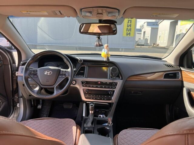 Сірий Хендай Соната, об'ємом двигуна 2.36 л та пробігом 112 тис. км за 11500 $, фото 6 на Automoto.ua