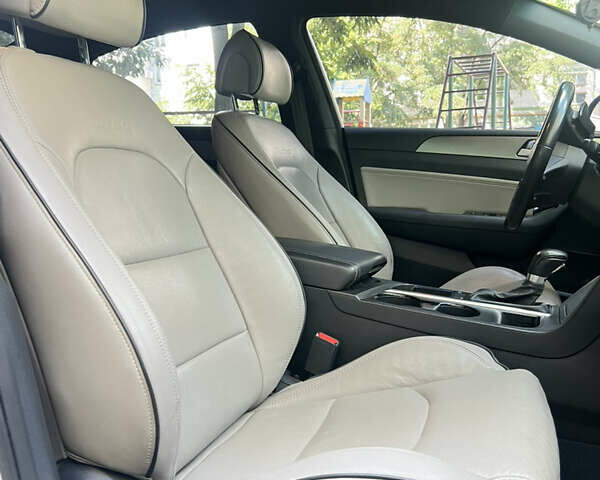 Серый Хендай Соната, объемом двигателя 2 л и пробегом 138 тыс. км за 10899 $, фото 17 на Automoto.ua