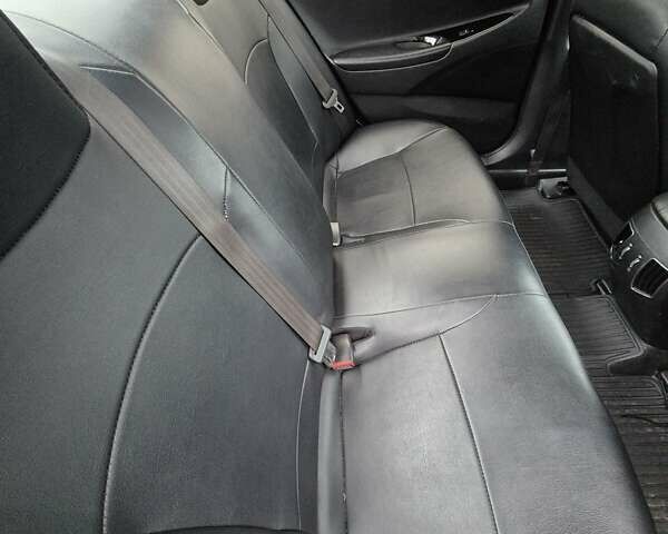 Серый Хендай Соната, объемом двигателя 2 л и пробегом 246 тыс. км за 6800 $, фото 23 на Automoto.ua