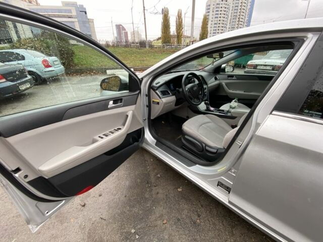 Серый Хендай Соната, объемом двигателя 2.4 л и пробегом 150 тыс. км за 7800 $, фото 6 на Automoto.ua