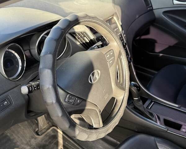 Серый Хендай Соната, объемом двигателя 2 л и пробегом 222 тыс. км за 6999 $, фото 18 на Automoto.ua