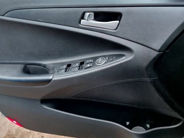 Серый Хендай Соната, объемом двигателя 2 л и пробегом 270 тыс. км за 8800 $, фото 8 на Automoto.ua