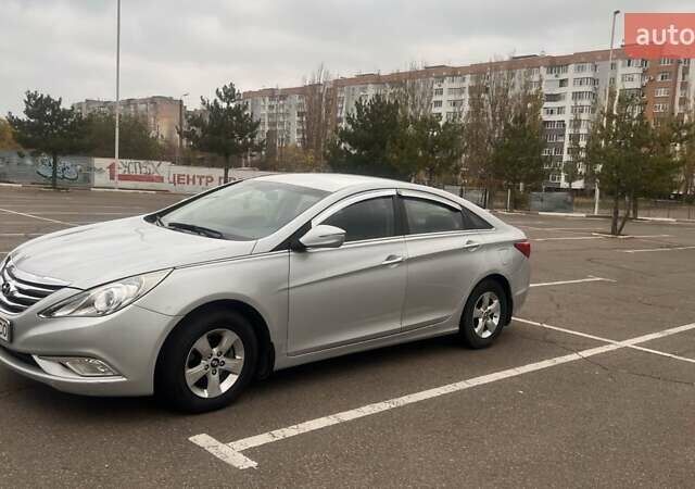 Серый Хендай Соната, объемом двигателя 2 л и пробегом 192 тыс. км за 8400 $, фото 12 на Automoto.ua