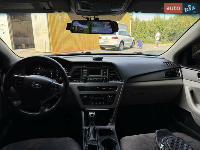 Серый Хендай Соната, объемом двигателя 2.4 л и пробегом 215 тыс. км за 9500 $, фото 13 на Automoto.ua