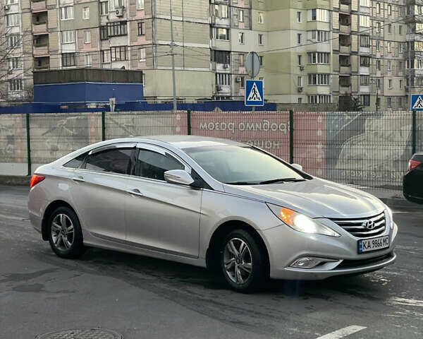 Серый Хендай Соната, объемом двигателя 2 л и пробегом 211 тыс. км за 7499 $, фото 5 на Automoto.ua