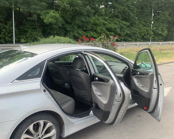 Сірий Хендай Соната, об'ємом двигуна 2 л та пробігом 120 тис. км за 9000 $, фото 4 на Automoto.ua