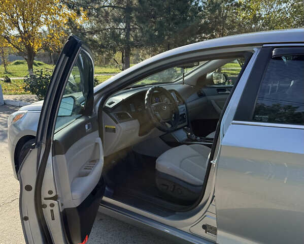 Хендай Соната 2014 у Одесі на Automoto.ua Сірий Хендай Соната, об'ємом двигуна 2.4 л та пробігом 159 тис. км за 9500 $, фото 12 на Automoto.ua