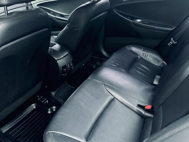 Сірий Хендай Соната, об'ємом двигуна 2 л та пробігом 305 тис. км за 6900 $, фото 7 на Automoto.ua