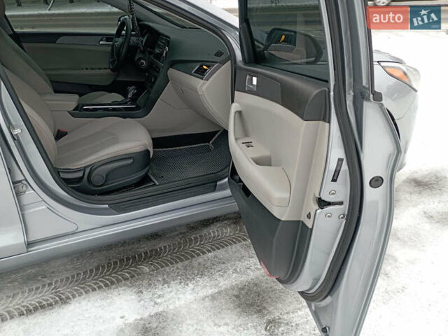 Сірий Хендай Соната, об'ємом двигуна 2.36 л та пробігом 200 тис. км за 7700 $, фото 5 на Automoto.ua