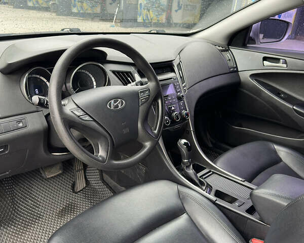 Сірий Хендай Соната, об'ємом двигуна 2 л та пробігом 280 тис. км за 8200 $, фото 22 на Automoto.ua