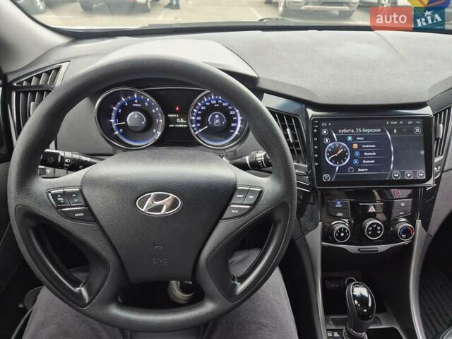 Серый Хендай Соната, объемом двигателя 2 л и пробегом 246 тыс. км за 6800 $, фото 20 на Automoto.ua