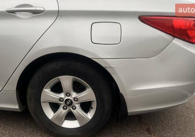 Серый Хендай Соната, объемом двигателя 2 л и пробегом 192 тыс. км за 8400 $, фото 5 на Automoto.ua