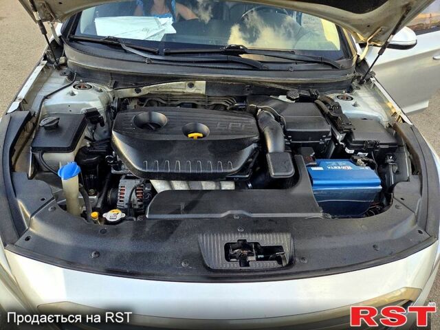 Сірий Хендай Соната, об'ємом двигуна 2 л та пробігом 360 тис. км за 10400 $, фото 6 на Automoto.ua