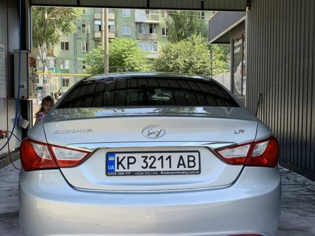 Хендай Соната 2014 в Запорожье на Automoto.ua Серый Хендай Соната, объемом двигателя 2 л и пробегом 213 тыс. км за 7500 $, фото 6 на Automoto.ua
