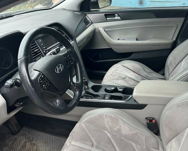 Сірий Хендай Соната, об'ємом двигуна 2.36 л та пробігом 118 тис. км за 9700 $, фото 7 на Automoto.ua