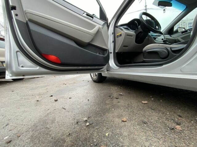 Серый Хендай Соната, объемом двигателя 2.4 л и пробегом 150 тыс. км за 7800 $, фото 8 на Automoto.ua