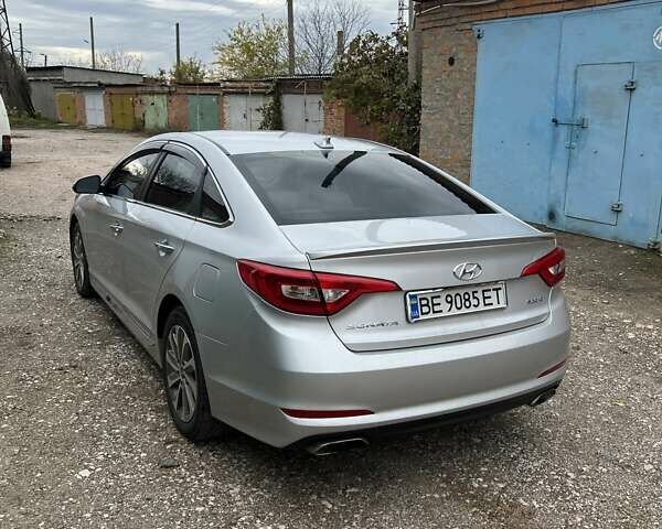 Сірий Хендай Соната, об'ємом двигуна 2.36 л та пробігом 118 тис. км за 9700 $, фото 2 на Automoto.ua