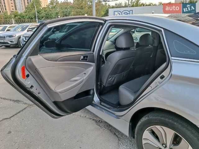 Сірий Хендай Соната, об'ємом двигуна 2.4 л та пробігом 207 тис. км за 11290 $, фото 15 на Automoto.ua