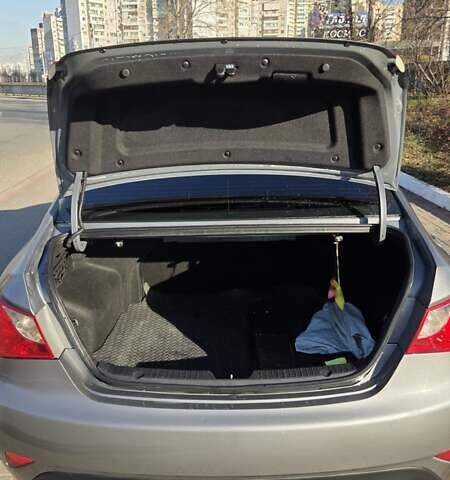 Серый Хендай Соната, объемом двигателя 2.4 л и пробегом 268 тыс. км за 7500 $, фото 6 на Automoto.ua