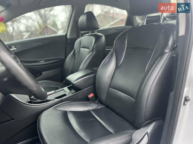 Серый Хендай Соната, объемом двигателя 2 л и пробегом 299 тыс. км за 8299 $, фото 7 на Automoto.ua