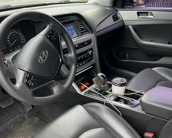 Серый Хендай Соната, объемом двигателя 2 л и пробегом 331 тыс. км за 8900 $, фото 8 на Automoto.ua