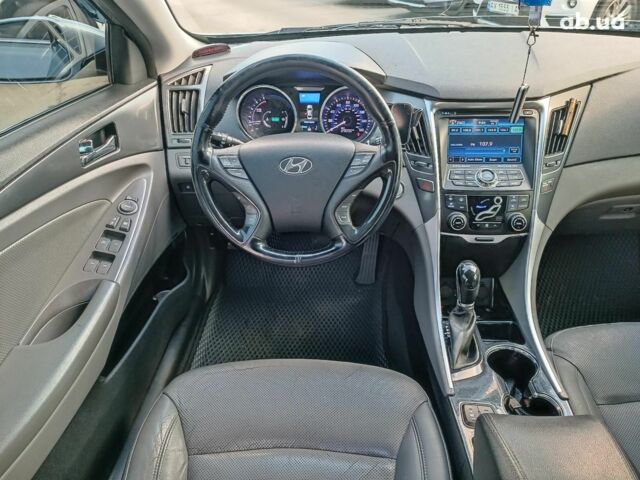 Серый Хендай Соната, объемом двигателя 2.4 л и пробегом 207 тыс. км за 11490 $, фото 17 на Automoto.ua
