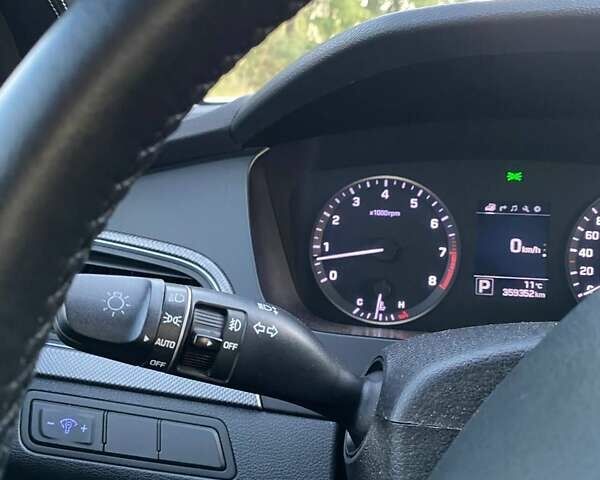 Серый Хендай Соната, объемом двигателя 2 л и пробегом 359 тыс. км за 9500 $, фото 17 на Automoto.ua