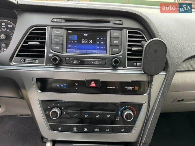 Серый Хендай Соната, объемом двигателя 2.36 л и пробегом 100 тыс. км за 9000 $, фото 13 на Automoto.ua