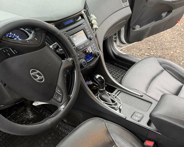 Серый Хендай Соната, объемом двигателя 2.36 л и пробегом 160 тыс. км за 11500 $, фото 25 на Automoto.ua