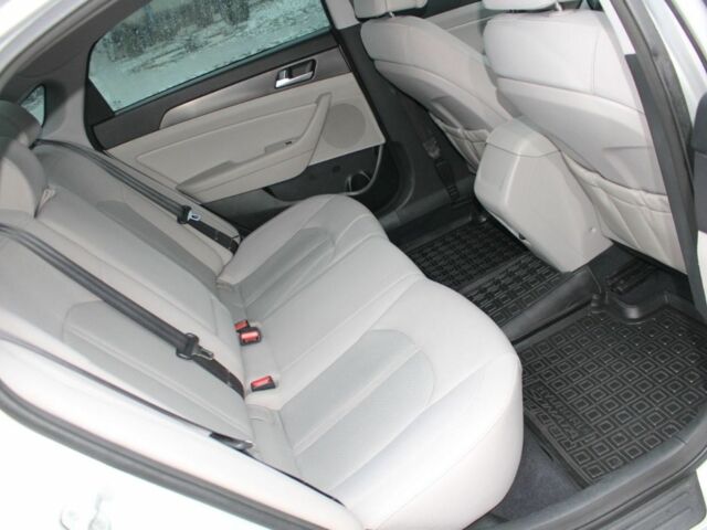 Серый Хендай Соната, объемом двигателя 2.4 л и пробегом 170 тыс. км за 9500 $, фото 6 на Automoto.ua