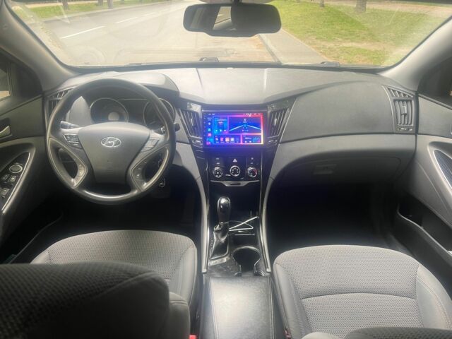 Серый Хендай Соната, объемом двигателя 2.4 л и пробегом 125 тыс. км за 8200 $, фото 15 на Automoto.ua