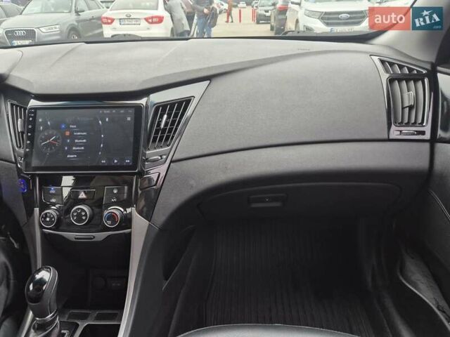 Серый Хендай Соната, объемом двигателя 2 л и пробегом 246 тыс. км за 6800 $, фото 22 на Automoto.ua