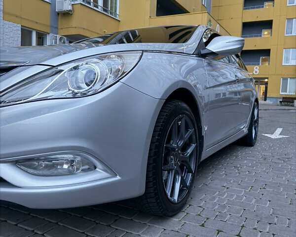 Серый Хендай Соната, объемом двигателя 2 л и пробегом 320 тыс. км за 6999 $, фото 2 на Automoto.ua