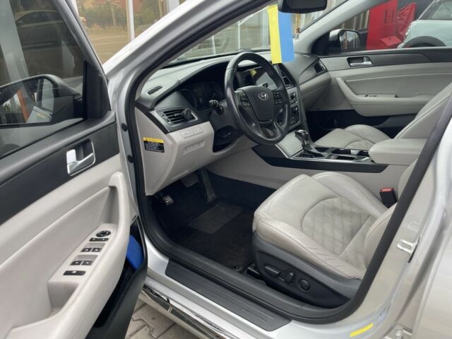 Серый Хендай Соната, объемом двигателя 2.4 л и пробегом 136 тыс. км за 10800 $, фото 6 на Automoto.ua