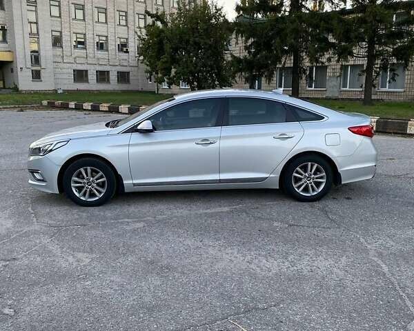 Серый Хендай Соната, объемом двигателя 2 л и пробегом 359 тыс. км за 9500 $, фото 6 на Automoto.ua